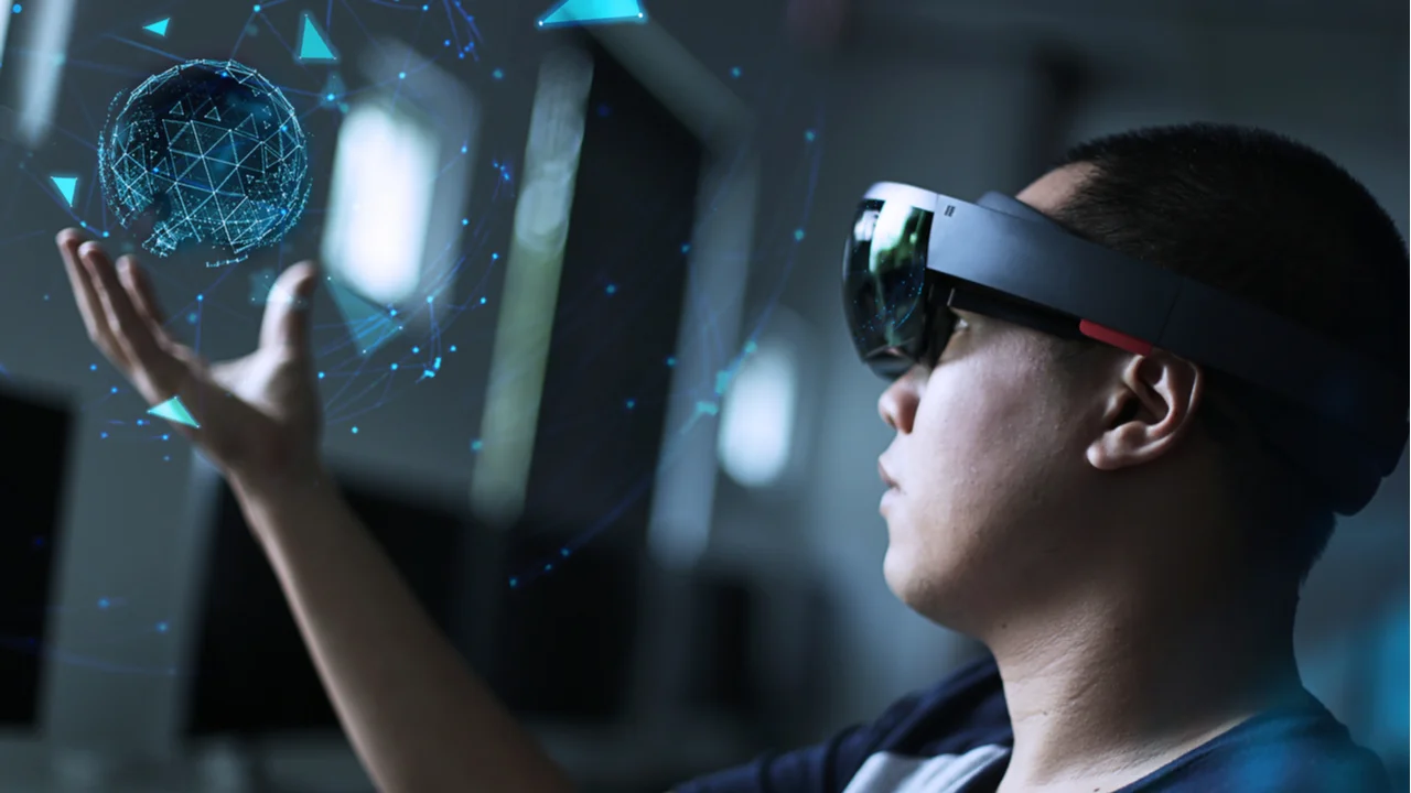 Augmented Reality technology – emerging and contemporary uses